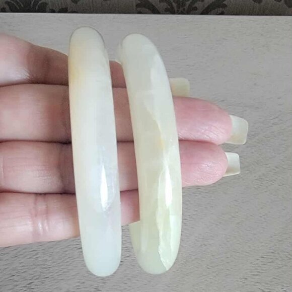 A Set of Two White Jade Bangle Bracelets - Picture 1 of 3